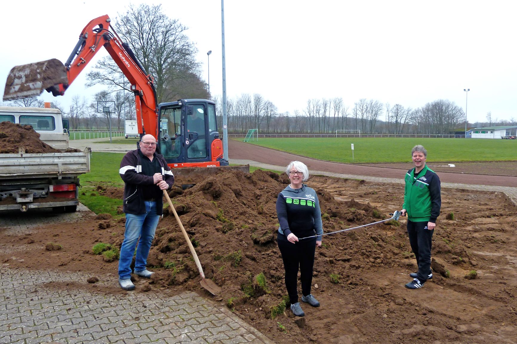 Spatenstich in Tudorf